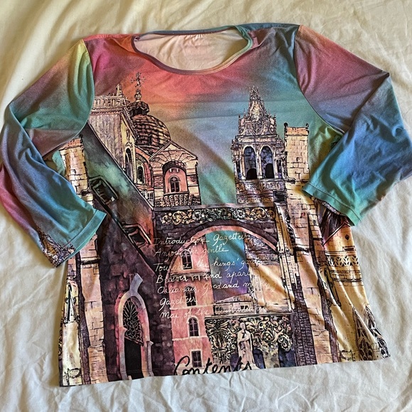 GORGEOUS graphic top - Picture 1 of 4